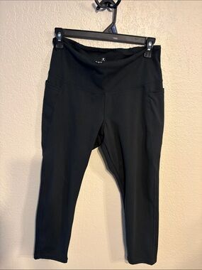 Danskin capris in Black Size medium black
